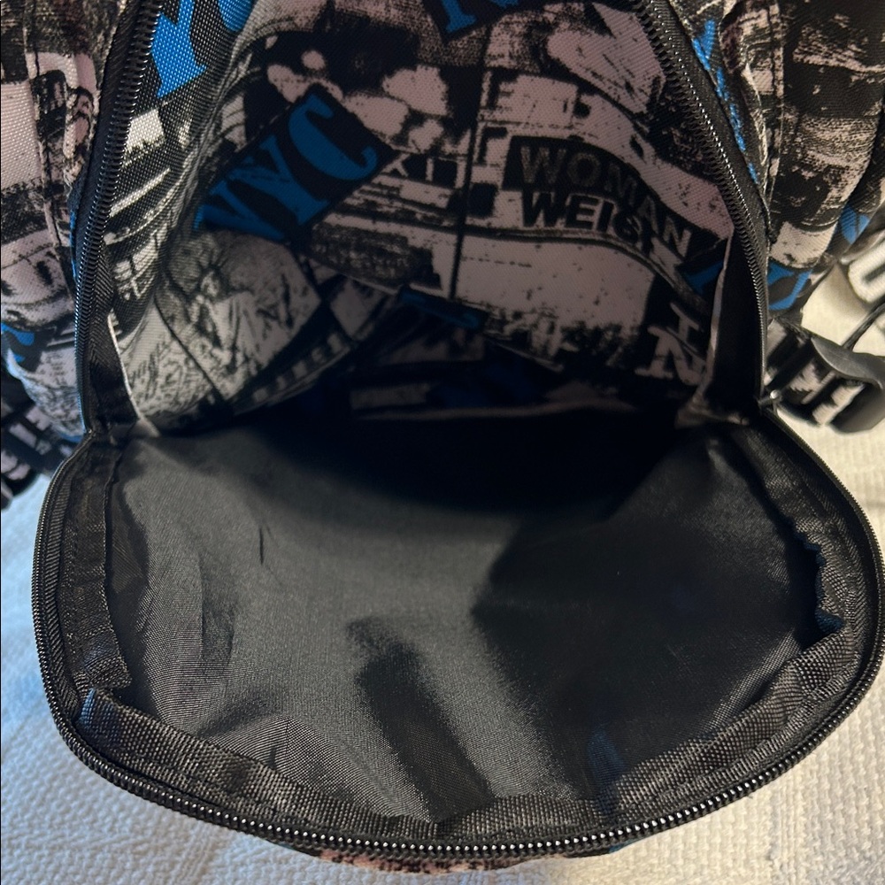 Kuchen and Bag Shark Backpack - Red, Black, Blue and White - Picture 7 of 8